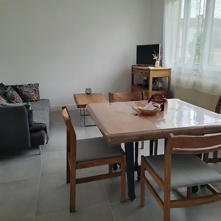 Сasa de vacaciones Maison Indépendante Avec Jardin Et Parking Cenon